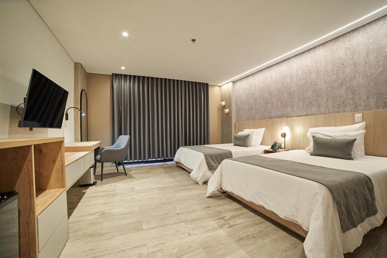 Eutopiq Hotel 메딜린 외부 사진