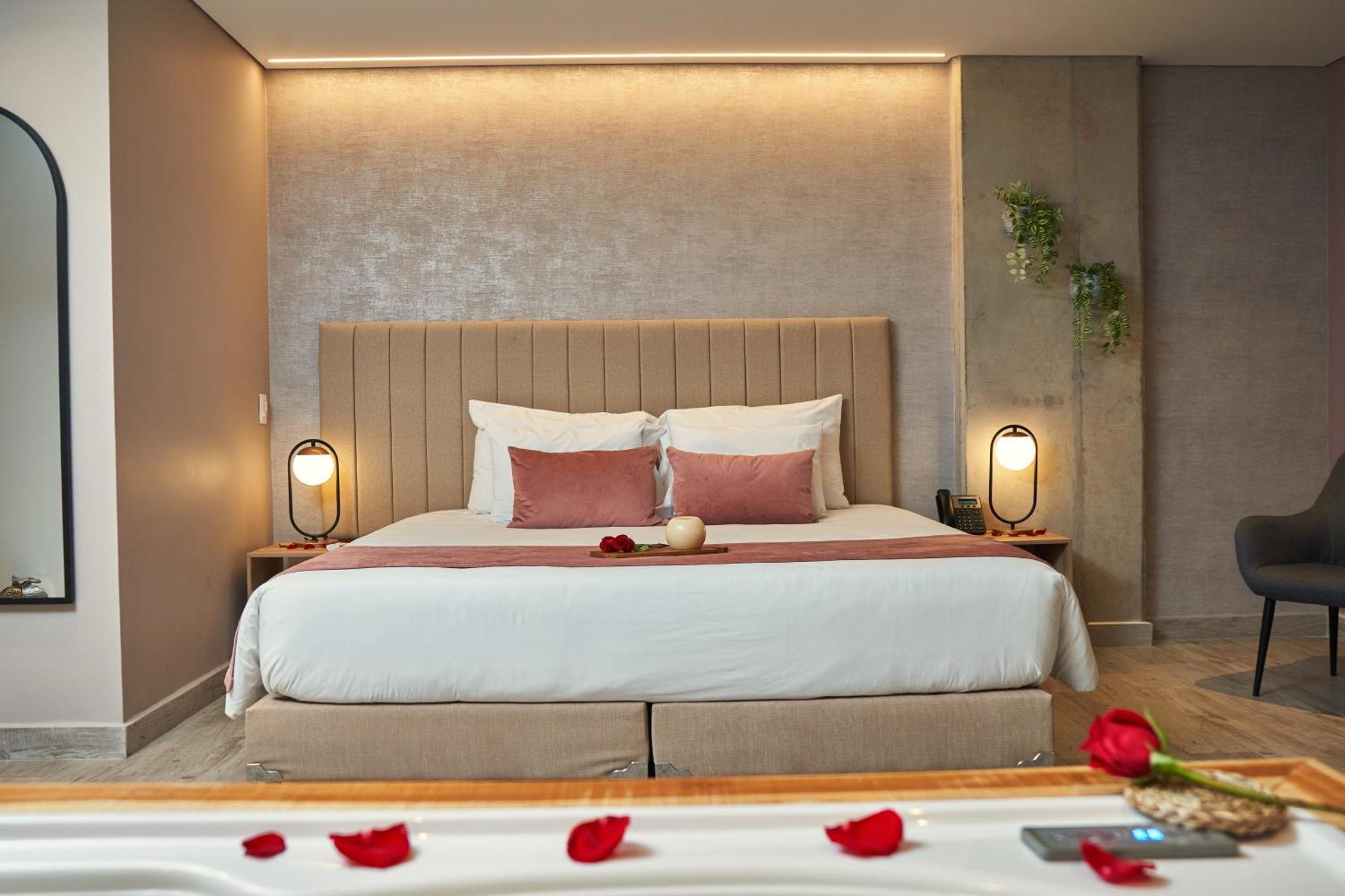 Eutopiq Hotel 메딜린 외부 사진