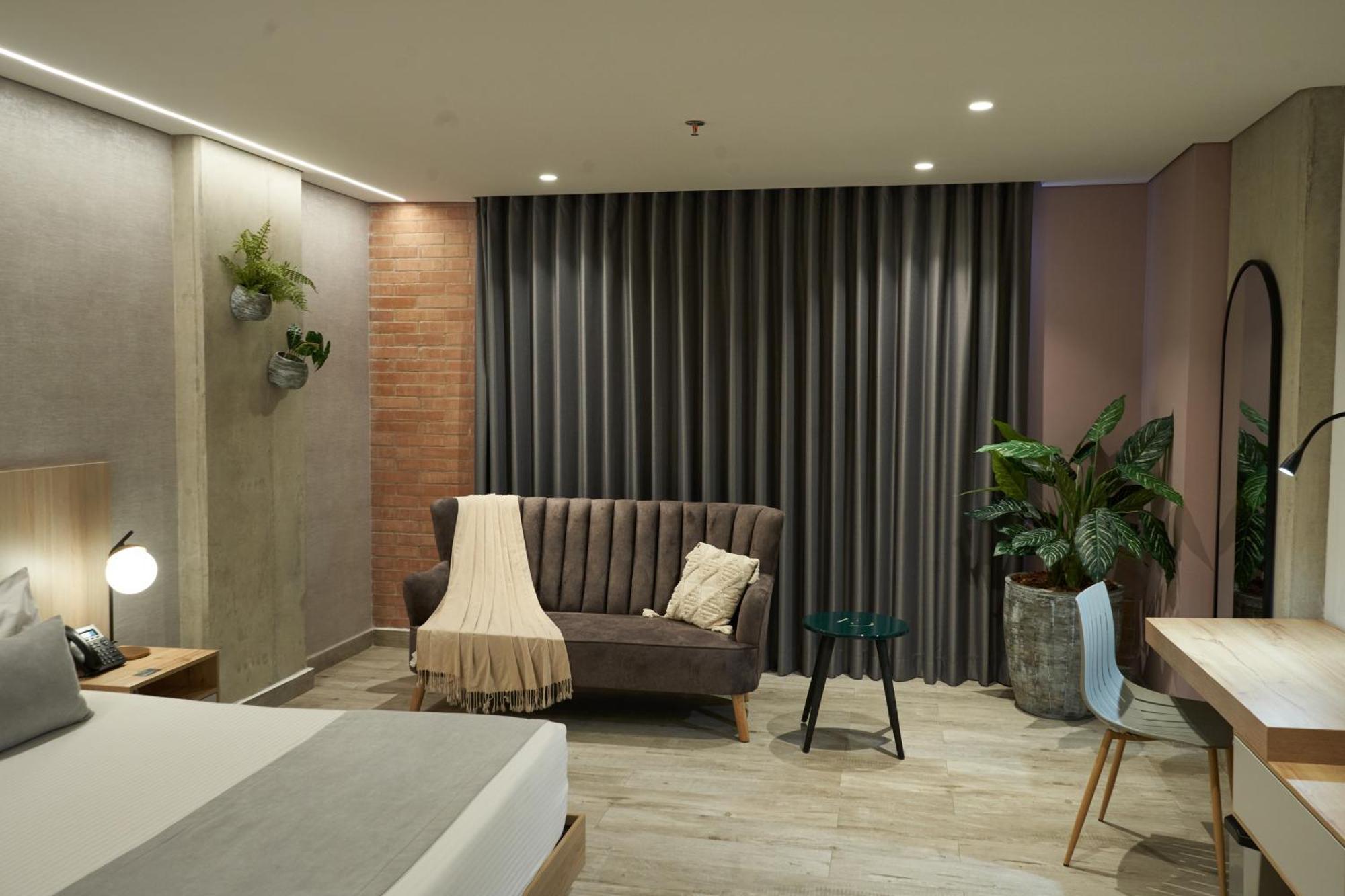 Eutopiq Hotel 메딜린 외부 사진