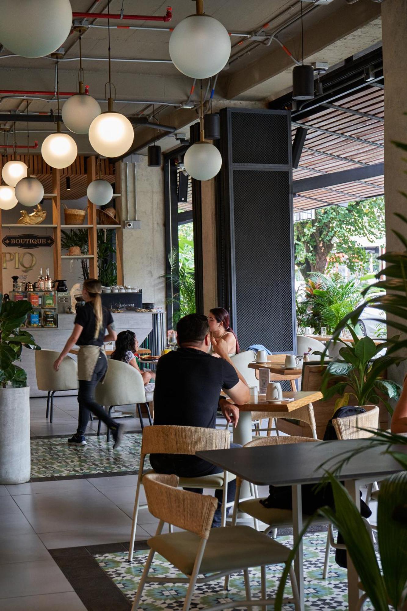 Eutopiq Hotel 메딜린 외부 사진