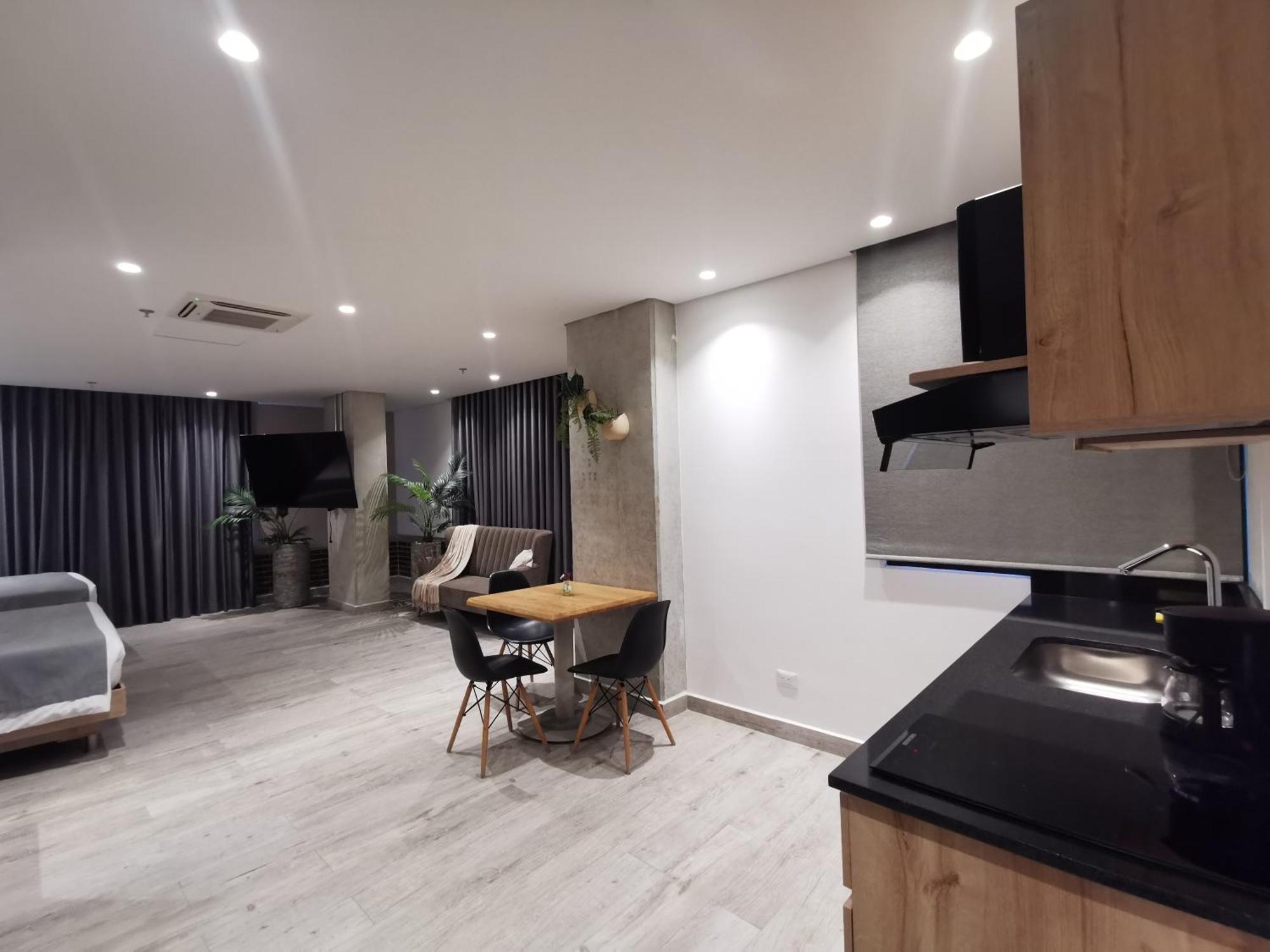Eutopiq Hotel 메딜린 외부 사진