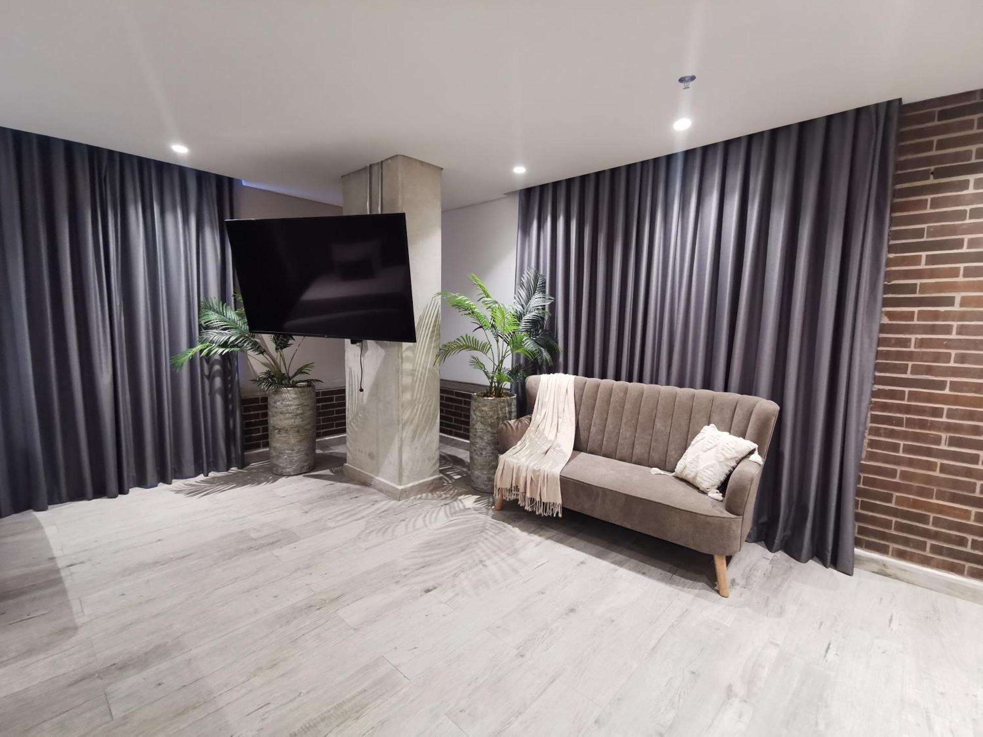 Eutopiq Hotel 메딜린 외부 사진